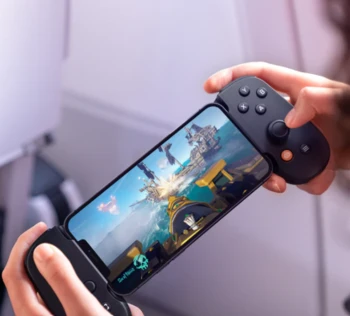 בקר גיימינג Backbone One Black | תואם XBOX | לאנדרואיד ו־iPhone 15