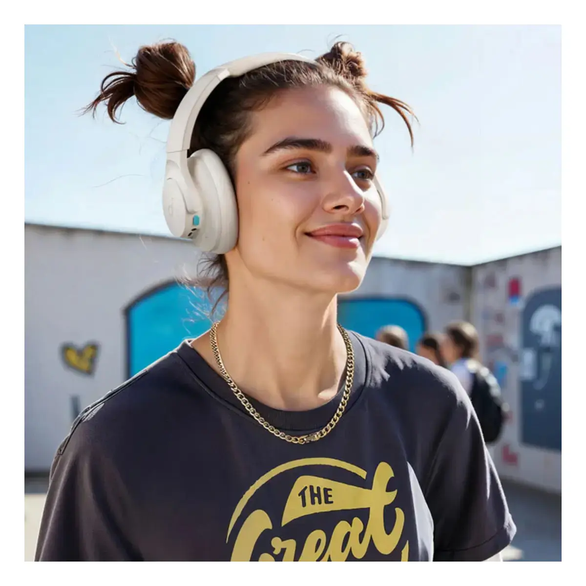אוזניות Soundcore Q11i לבנות בשימוש יומיומי