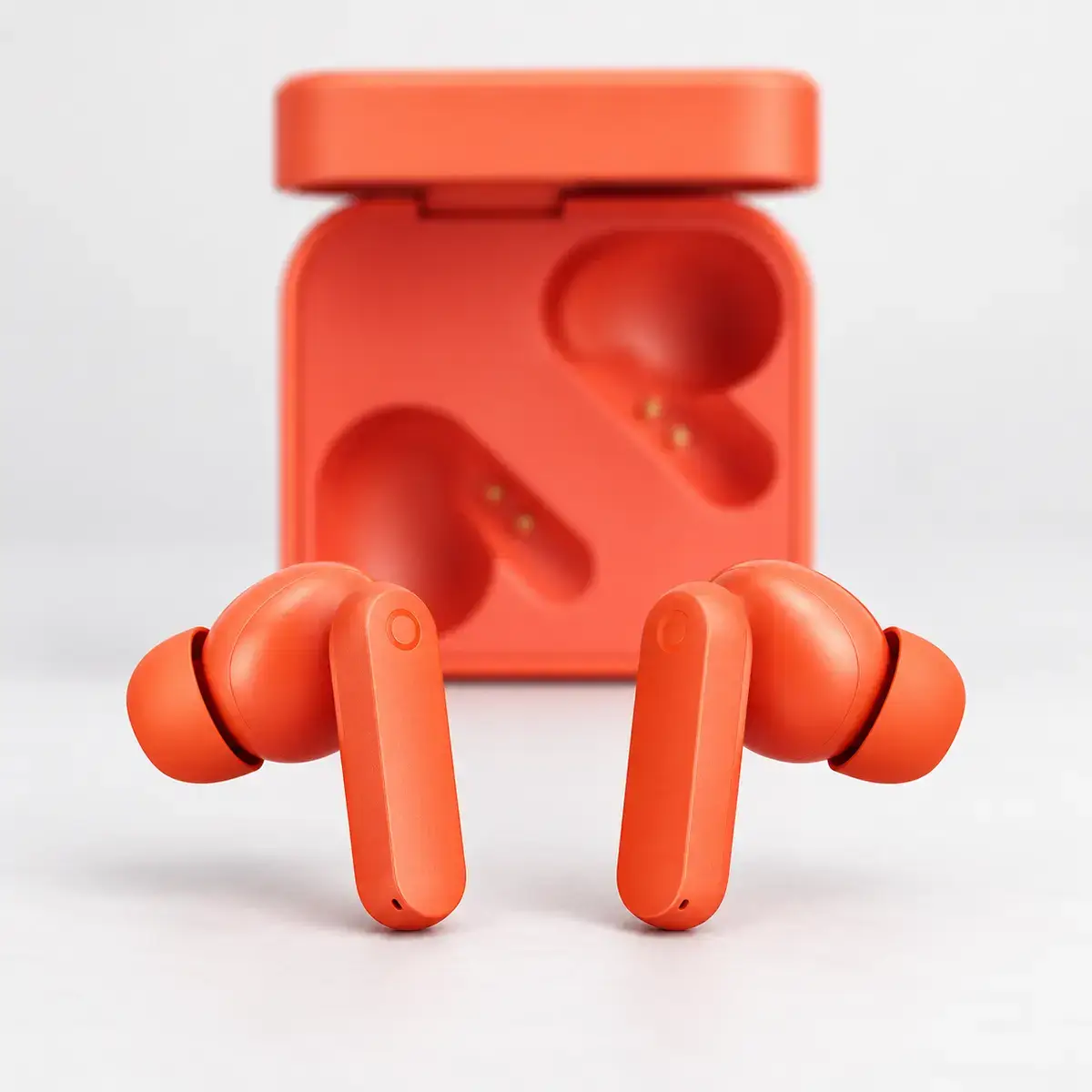 CMF Buds 2a – זוג אוזניות זוג אוזניות TWS CMF Buds 2a כתומות במבט קדמי