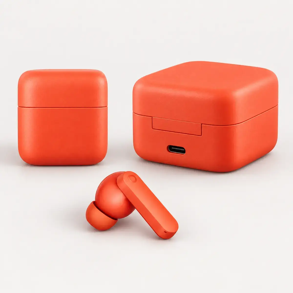 CMF Buds 2a – חיבור USB-C מארז טעינה כתום CMF Buds 2a עם חיבור USB-C