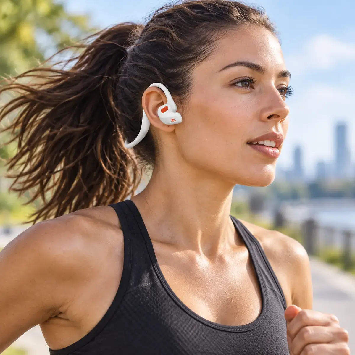 JBL Endurance Pace – שימוש בריצה אוזניות ספורט JBL Endurance Pace לבנות בזמן ריצה